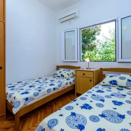 Nicki Apartment