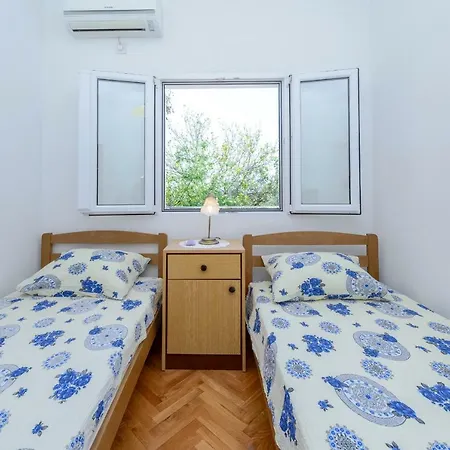Nicki Apartman